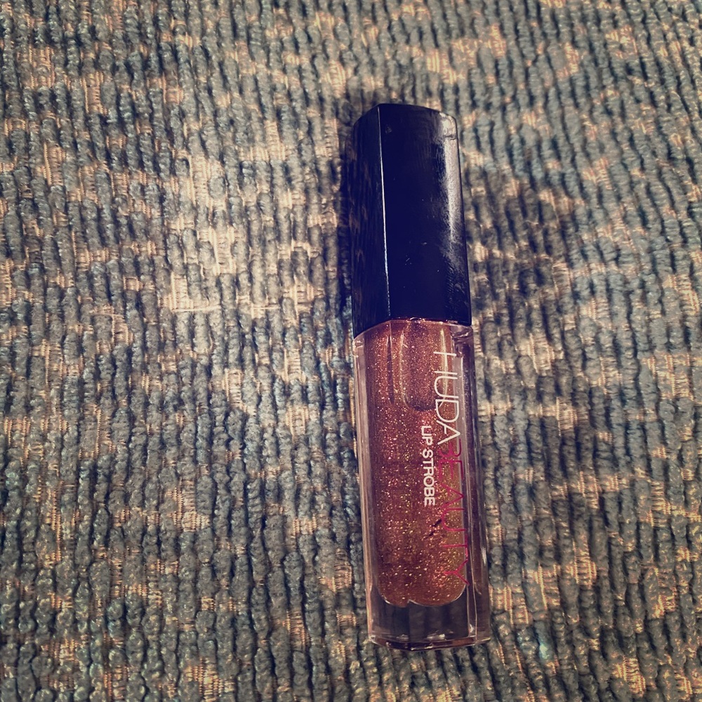 HUDA BEAUTY MINI LIP STROBE “SHAMELESS”